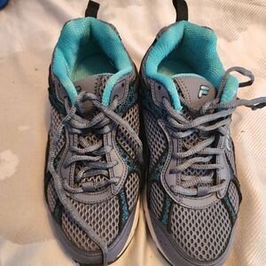 Fila Women's Sneahets, Size 7. Like new
